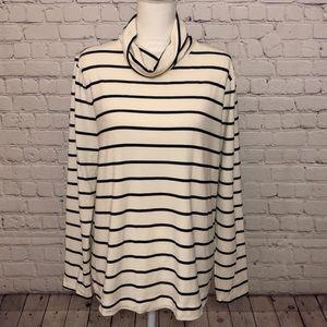 A New Day Turtleneck, Black/Cream top, sz LG